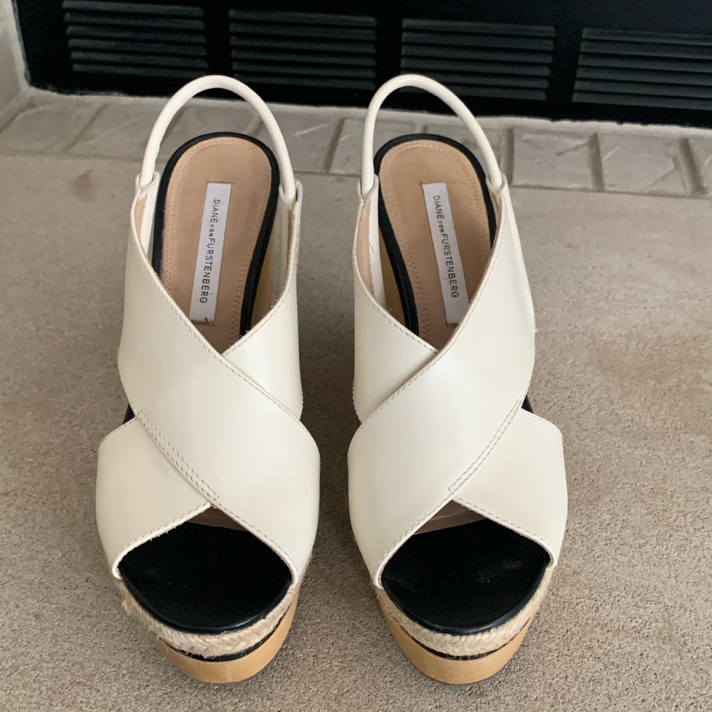 Diane von Furstenberg.  Size 61/2. Ivory. Wood wedge